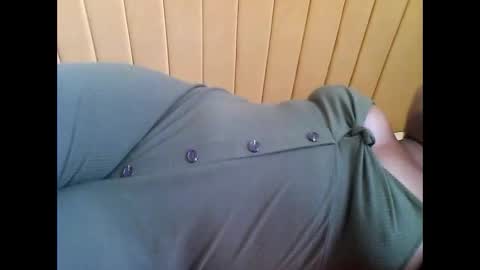 Snapshot of nastiestmomplay chatting on 12.04.25 Sweet Ella online show from 12.04.25