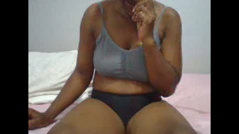 Snapshot of nasty_leenah chatting on 02.08.25 nasty_leenah online show from 02.08.25
