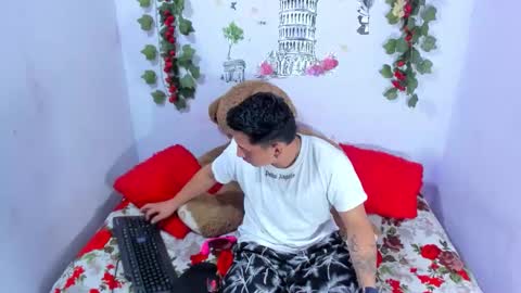 nataliaandjulliam online show from 11.24.25