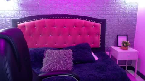 Snapshot of natalie_loffreda chatting on 10.22.25 natalie online show from 10.22.25