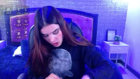 Snapshot of natalie_loffreda chatting on 10.25.25 natalie online show from 10.25.25