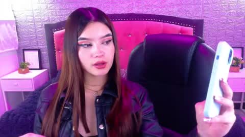 Snapshot of natalie_loffreda chatting on 10.25.25 natalie online show from 10.25.25