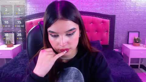 Snapshot of natalie_loffreda chatting on 11.11.25 natalie online show from 11.11.25