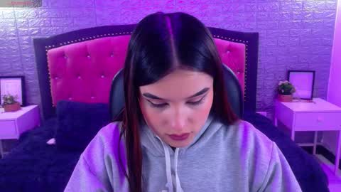 Snapshot of natalie_loffreda chatting on 11.15.25 natalie online show from 11.15.25