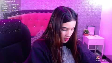 Snapshot of natalie_loffreda chatting on 11.19.25 natalie online show from 11.19.25