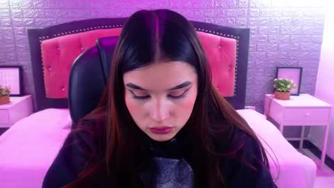 Snapshot of natalie_loffreda chatting on 11.26.25 natalie online show from 11.26.25