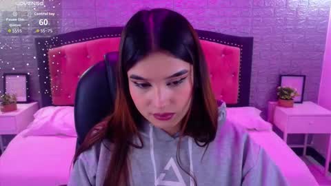 Snapshot of natalie_loffreda chatting on 11.27.25 natalie online show from 11.27.25