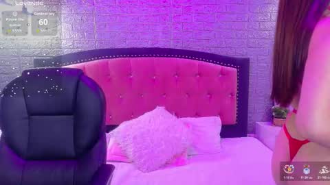 Snapshot of natalie_loffreda chatting on 12.05.25 natalie online show from 12.05.25