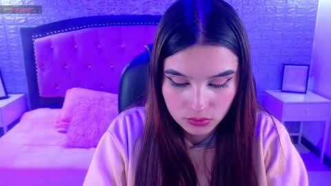 Snapshot of natalie_loffreda chatting on 12.15.25 natalie online show from 12.15.25