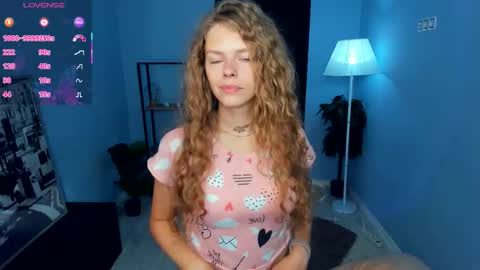 Snapshot of nataly_hello chatting on 09.09.25 Natalie online show from 09.09.25