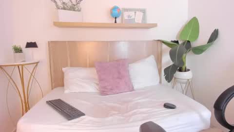 Snapshot of natasha_420 chatting on 01.05.25 N A T A S H A online show from 01.05.25