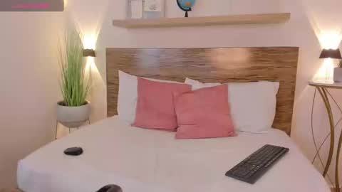 Snapshot of natasha_420 chatting on 03.08.25 N A T A S H A online show from 03.08.25