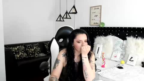 Snapshot of natasha__logan chatting on 02.01.25 Natasha online show from 02.01.25