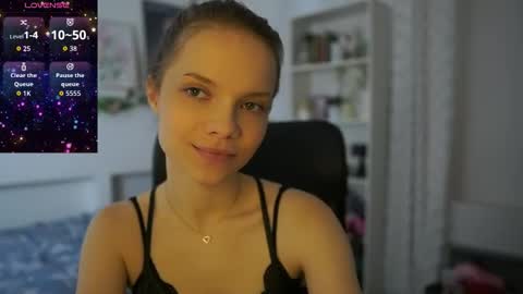 Snapshot of natasha__malkova chatting on 10.13.25 natasha__malkova online show from 10.13.25