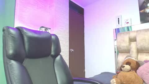   online show from 10.05.25