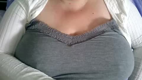 NatashaXL online show from 10.14.25