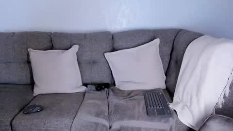 NatashaxoBangs online show from 12.24.24