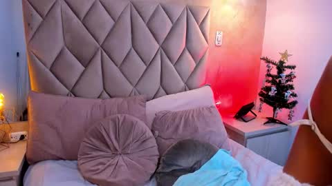 Snapshot of nath_quim chatting on 11.24.25 NATH QUIM online show from 11.24.25