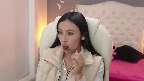 Snapshot of nathaly_blue chatting on 12.18.24 nathaly_blue online show from 12.18.24