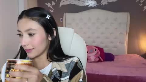 Snapshot of nathaly_blue chatting on 01.21.25 nathaly_blue online show from 01.21.25