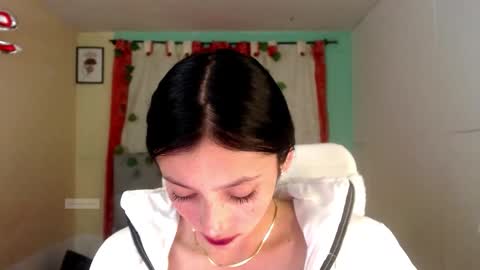 Snapshot of nathaly_blue chatting on 12.17.25 nathaly_blue online show from 12.17.25