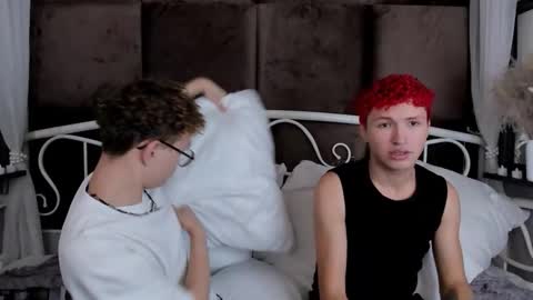 Snapshot of nathan_curl chatting on 11.11.25 Nathan online show from 11.11.25