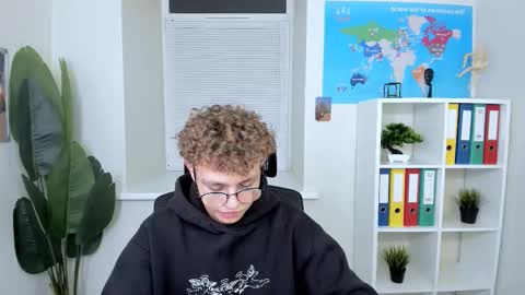 Snapshot of nathan_curl chatting on 11.15.25 Nathan online show from 11.15.25