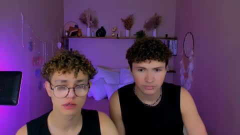 Snapshot of nathan_curl chatting on 11.26.25 Nathan online show from 11.26.25