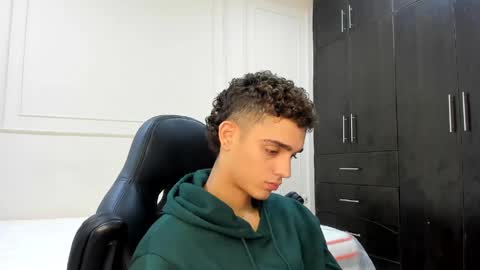 Snapshot of nathan_shimmer chatting on 04.17.26 nathan_shimmer online show from 04.17.26