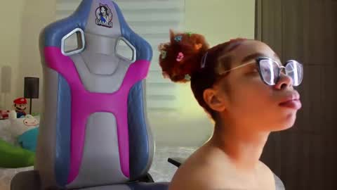 Snapshot of nathasha_gomez_ chatting on 12.12.24 Nathasha online show from 12.12.24