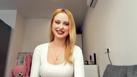 Mia online show from 04.30.26