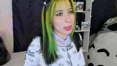 Snapshot of natsuki_09 chatting on 02.18.25 Nat  online show from 02.18.25