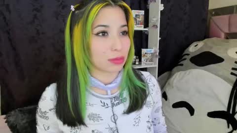 Snapshot of natsuki_09 chatting on 02.18.25 Nat  online show from 02.18.25