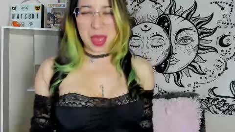 Snapshot of natsuki_09 chatting on 10.11.25 Nat  online show from 10.11.25