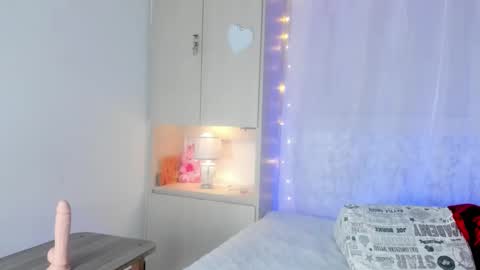 Snapshot of nattysnow chatting on 11.27.25 NATALIA online show from 11.27.25