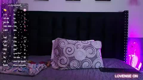 Gwen  online show from 12.02.24