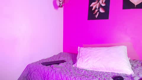 Gwen  online show from 12.16.24