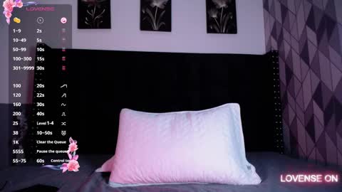 Gwen  online show from 03.06.25