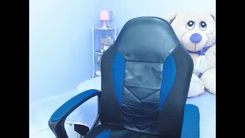 Snapshot of naughty_ariel chatting on 01.31.25 Zoe online show from 01.31.25