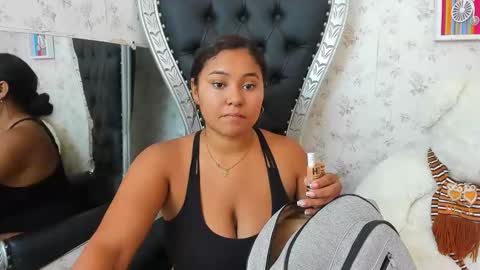 Snapshot of naughty_ariel chatting on 12.22.25 Zoe online show from 12.22.25