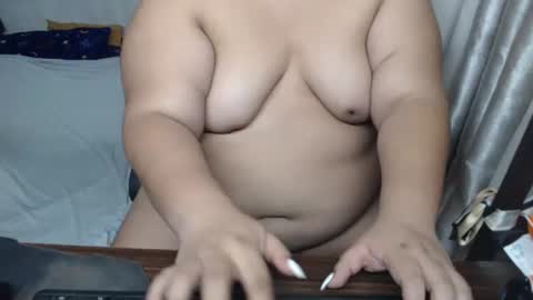 Snapshot of naughty_bellax chatting on 12.19.25 arebella online show from 12.19.25