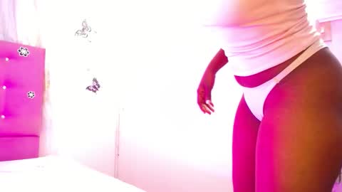 Snapshot of naughty_choko chatting on 10.10.25 L I S S online show from 10.10.25