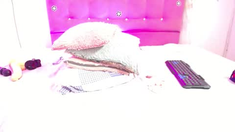 Snapshot of naughty_choko chatting on 11.22.25 L I S S online show from 11.22.25