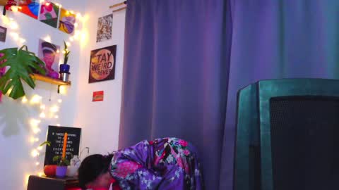 Snapshot of naughty_em_17 chatting on 01.21.25 Em please help me reach 100 thumbs up 3 online show from 01.21.25