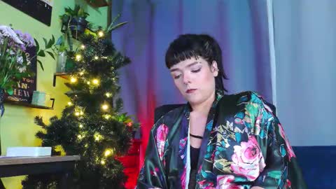 Em  please help me reach 100 thumbs up 3 online show from 01.06.26