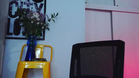 Em  please help me reach 100 thumbs up 3 online show from 01.10.26