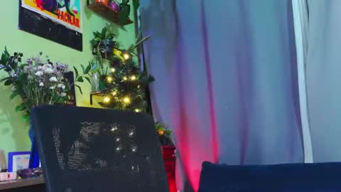 Em  please help me reach 100 thumbs up 3 online show from 01.14.26