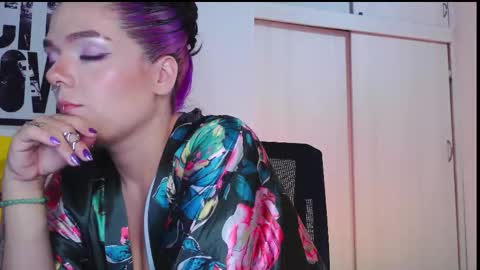 Em  please help me reach 100 thumbs up 3 online show from 03.06.26