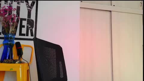 Em  please help me reach 100 thumbs up 3 online show from 03.09.26