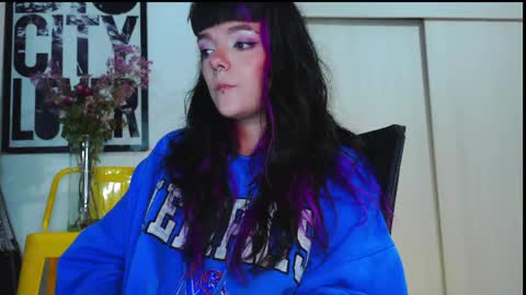 Em  please help me reach 100 thumbs up 3 online show from 04.26.26